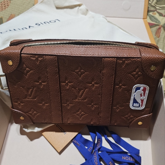 Mens LV X NBA Soft Trunk Wearable Wallet - Picture 15 of 16